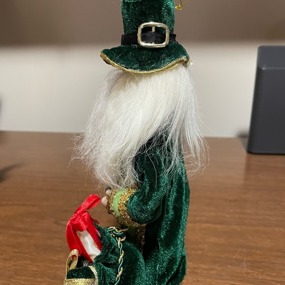 9.5” Tall Irish Santa Claus Cloth Figure, Holiday Decoration, St. Patricks Day. - Picture 7 of 8